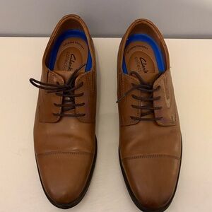 Clarks Men's Tan Leather Oxfords